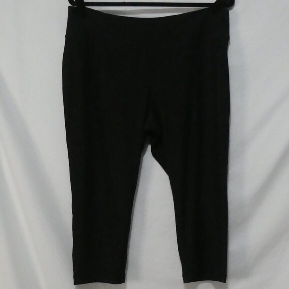 ATHLETIC WORKS - Fitted Crop - Dri More Tech | XL | Cropped Black Leggings - Picture 1 of 16